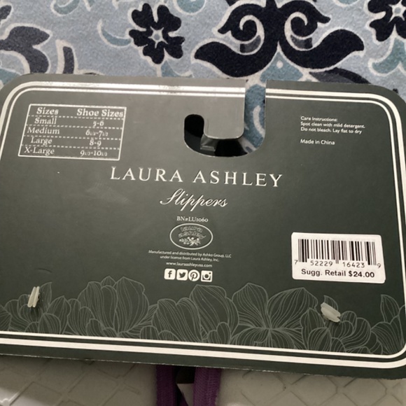 SOLD Laura Ashley Fuzzy Thong Slippers - Memory Foam Size 8-9 - Picture 4 of 4